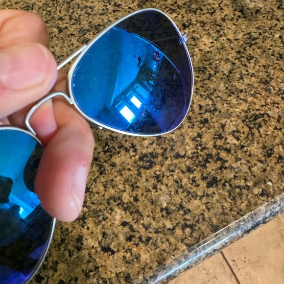 Authentic Ray Ban sunglasses with blue lenses and silver frames Aviator - Picture 5 of 7